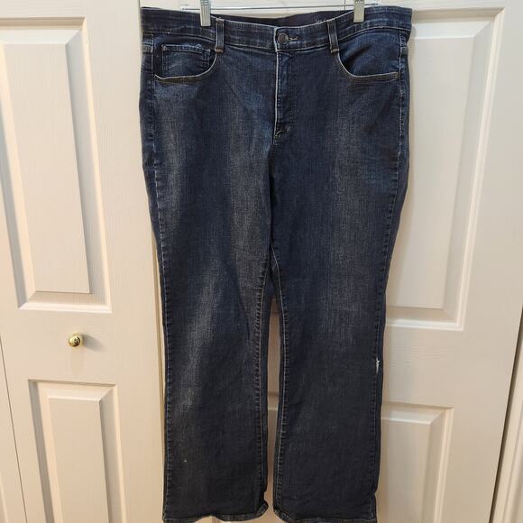 Lee Women's Sinfully Soft Jean's size 18 med, Mid Rise, Dark Wash - Picture 1 of 12